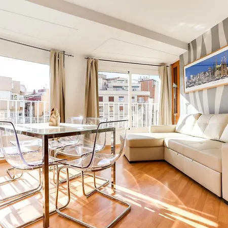 Luminous 2 Bedroom Next To Sagrada Familia Apartamento *