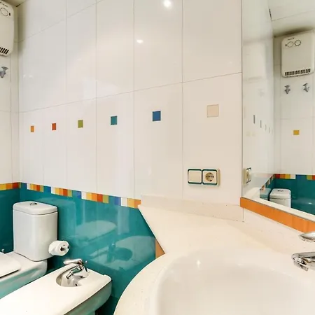 Luminous 2 Bedroom Next To Sagrada Familia Apartment