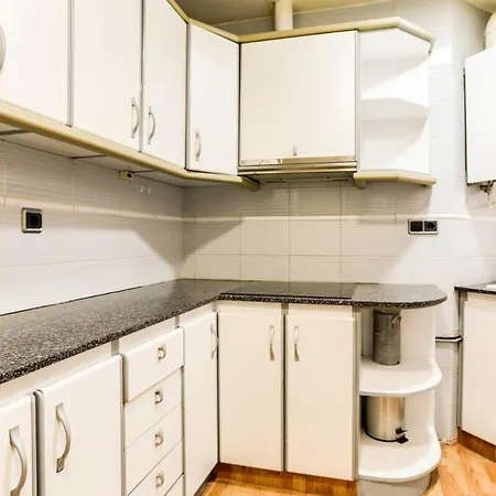Luminous 2 Bedroom Next To Sagrada Familia Apartment *